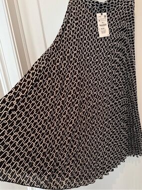 Zara Black & White Chain-Print Pleated Maxi Skirt